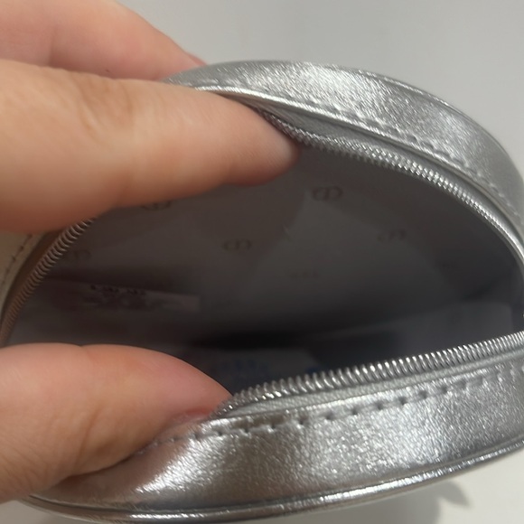Dior limited edition coin purse new with out box⭐️⭐️⭐️⭐️⭐️⭐️ - Picture 3 of 3